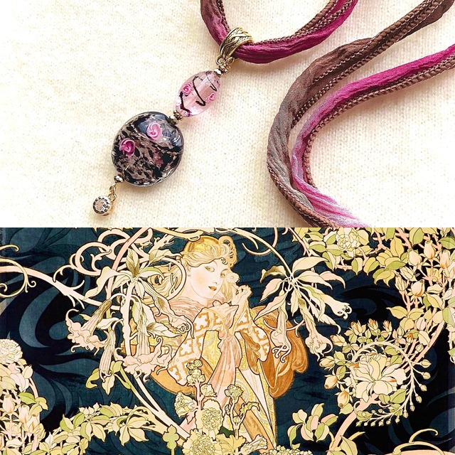 夜の中の薔薇ネックレス