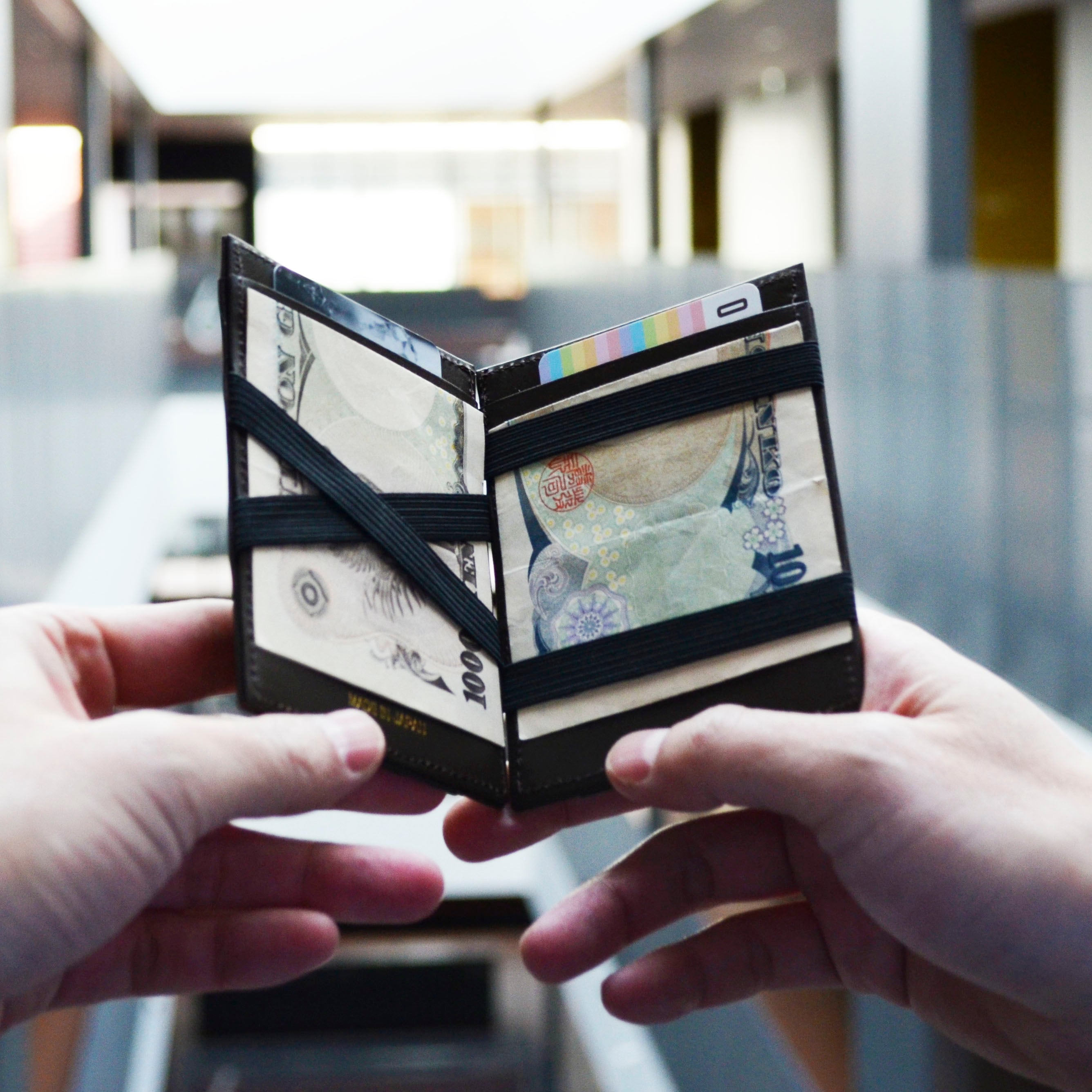 リサイド RIE SIDE スピンウォレット SPIN WALLET ブラック WOW-A-BK(代引不可)【送料無料】 スピンウォレット 】SPIN WALLET | R/E SIDE（リサイド）便利な革製品