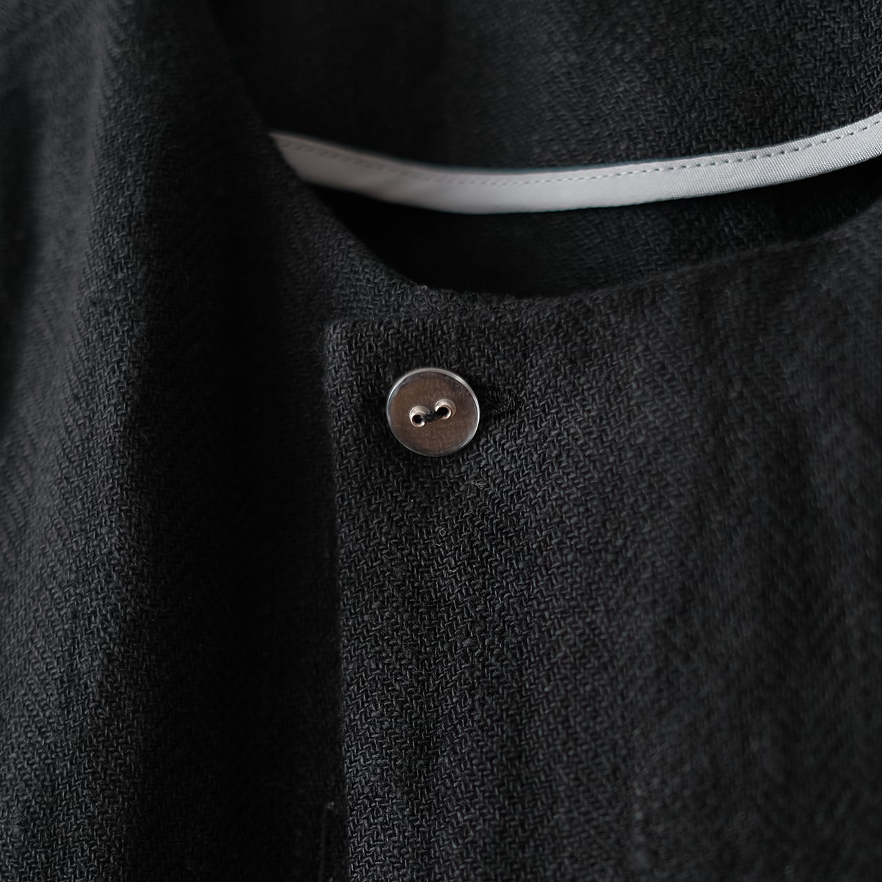 high-waisted gilet／herringbone linen 〈black〉 | SALUÉ