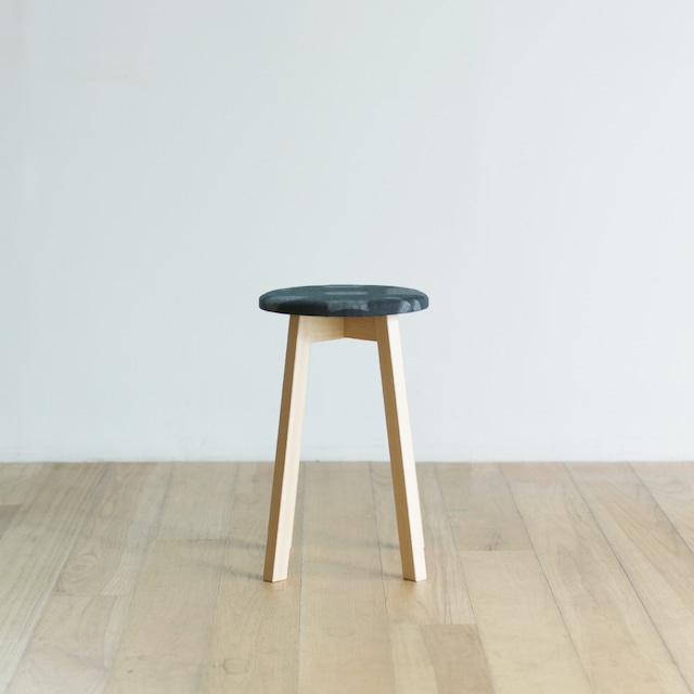 〈46/D. × SUGIKOJO〉CIRCLE FABRIC STOOL / NAVY