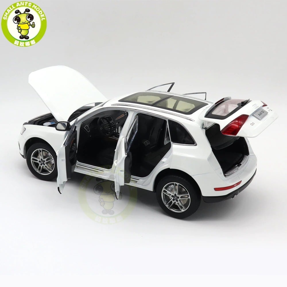 ミニカーミニカー 1/18 アウディ AUDI Q5 SUV 2015 ホワイト