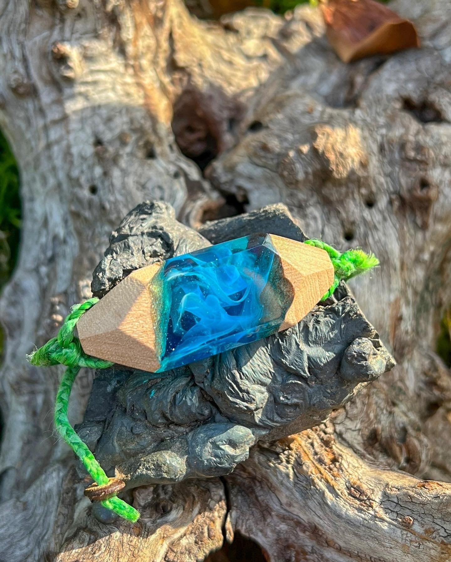 香合　レジン×ウッド リバーブルー】ウッドレジンブレスレット | frontnorth