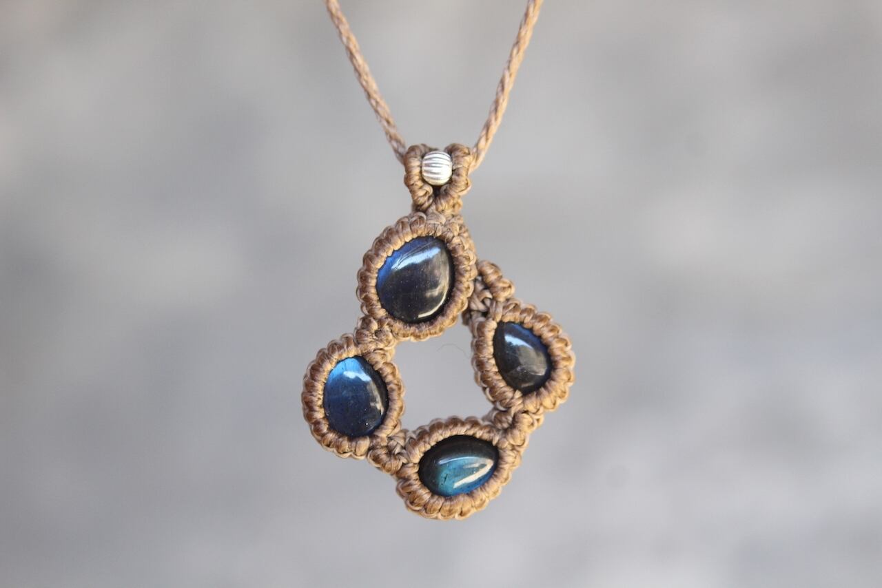 Labradorite mix micromacrame circulation  pendant