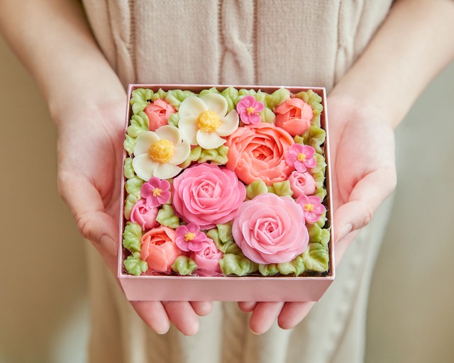 【ご予約承り中】母の日ギフト✿食べられるお花のボックスフラワーケーキ（ピーチピンク）