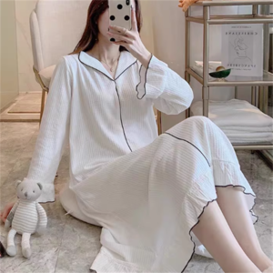 【送料無料】 ワンピース ルームウェア ナイトウェア パジャマ 2色 スカート ロング ロング丈 マキシ マキシ丈 袖あり 長袖 フレア袖 フレアスリーブ Vネック Aライン フレア バイカラー 可愛い 大人可愛い きれいめ シンプル カジュアル コンサバ 華やか 上品 おしゃれ お洒落 こなれ感 高見え フェミニン ラフ 無地 秋 30代 40代 レディース 女性用 ママ 休日 普段使い オルチャン 韓国 ファッション コーデ スタイル 楽ちん 体型カバー 定番 プチプラ 着痩せ   インスタ映え