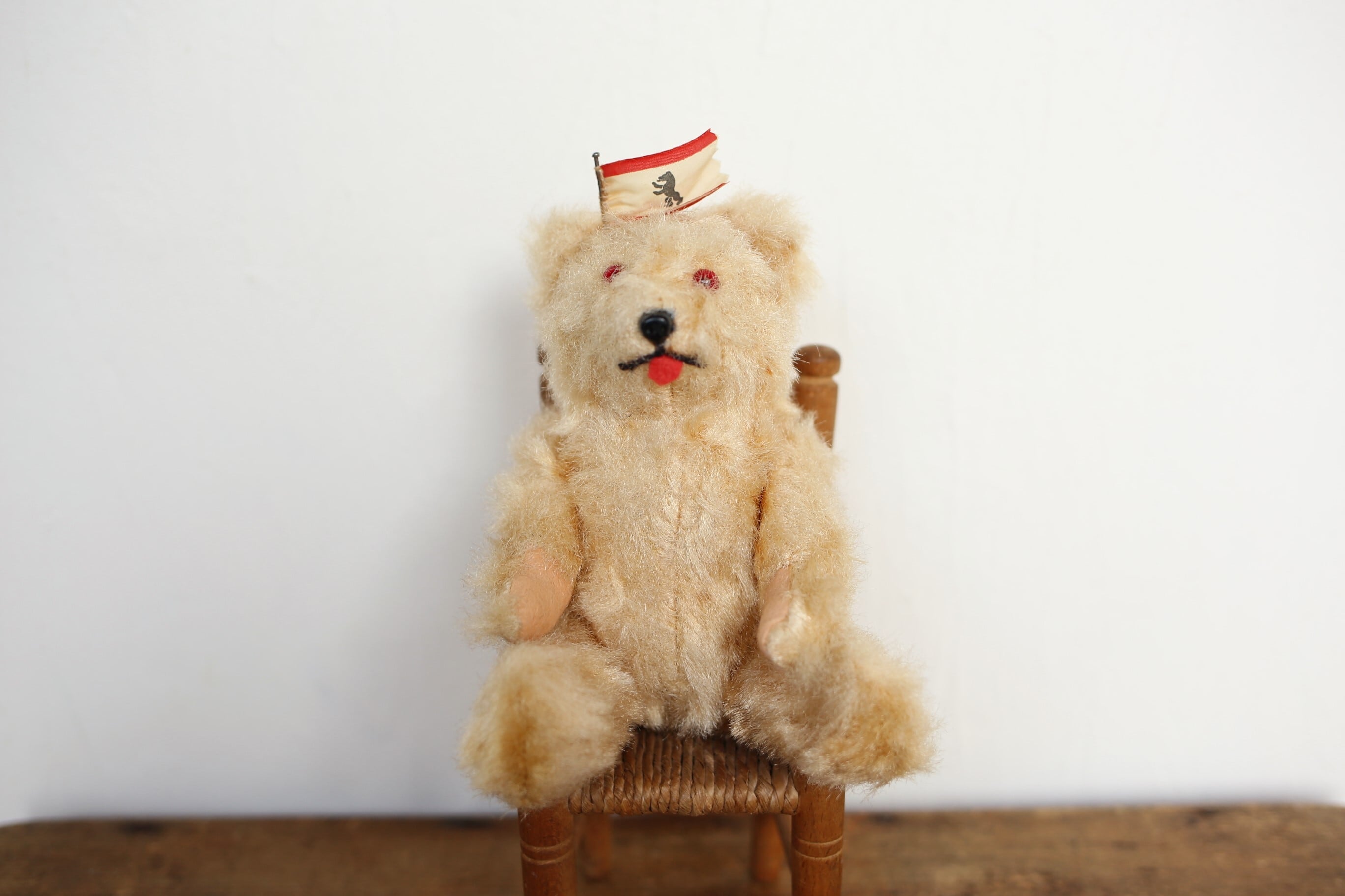 ドイツ アンティーク ヴィンテージ テディベア 『ベルリン市旗付きのベア』 N-02469