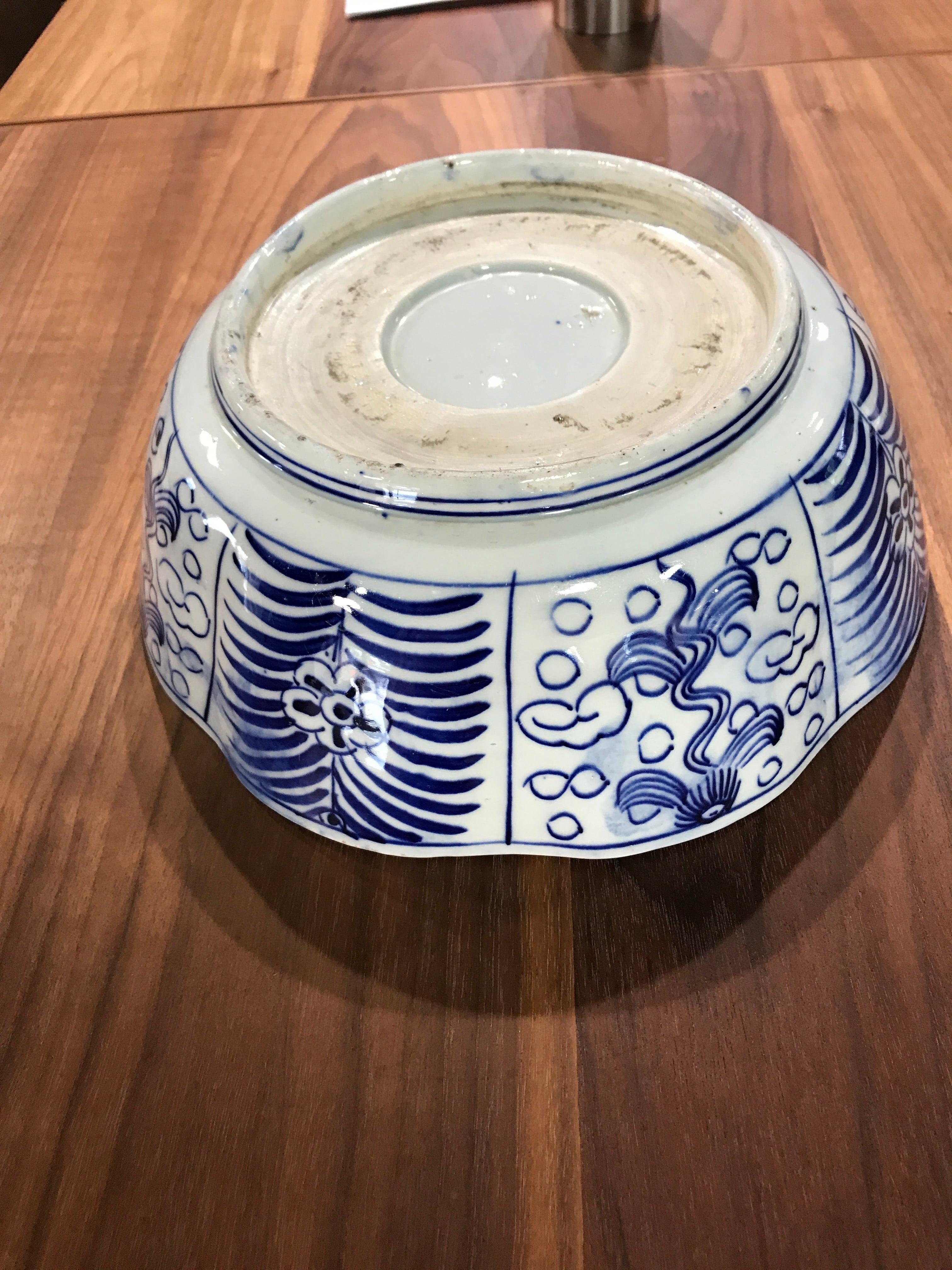 ベロ藍の鉢：染付花蝶文幕末ー明治伊万里アンティーク