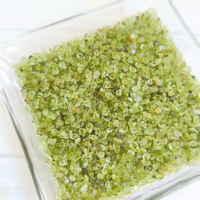 ペリドット (100g) 橄欖石 オリビン 天然石さざれ石 穴無しチップ