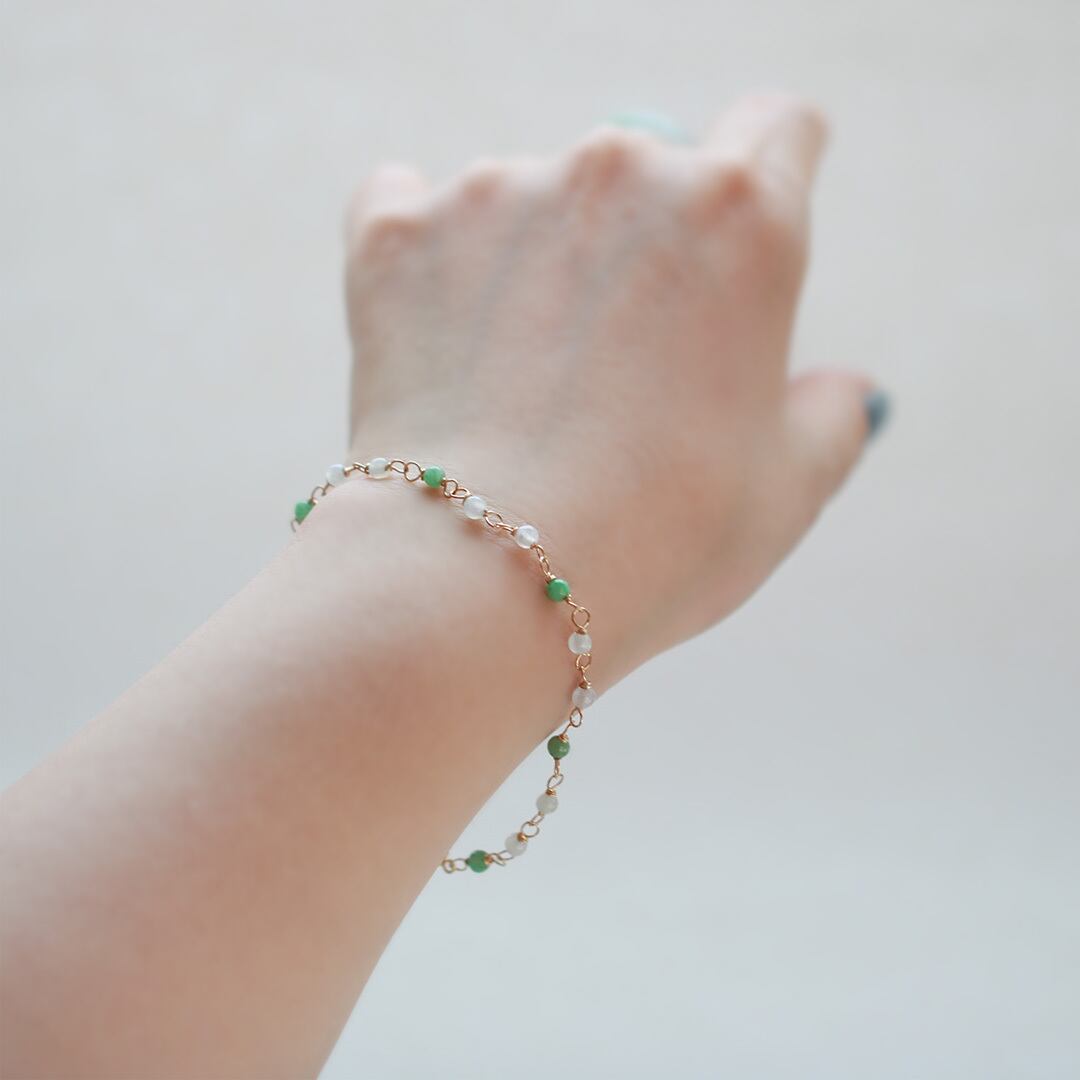 さりげなく翡翠をおしゃれに！ 翡翠眼鏡留めブレスレット マルチ jade