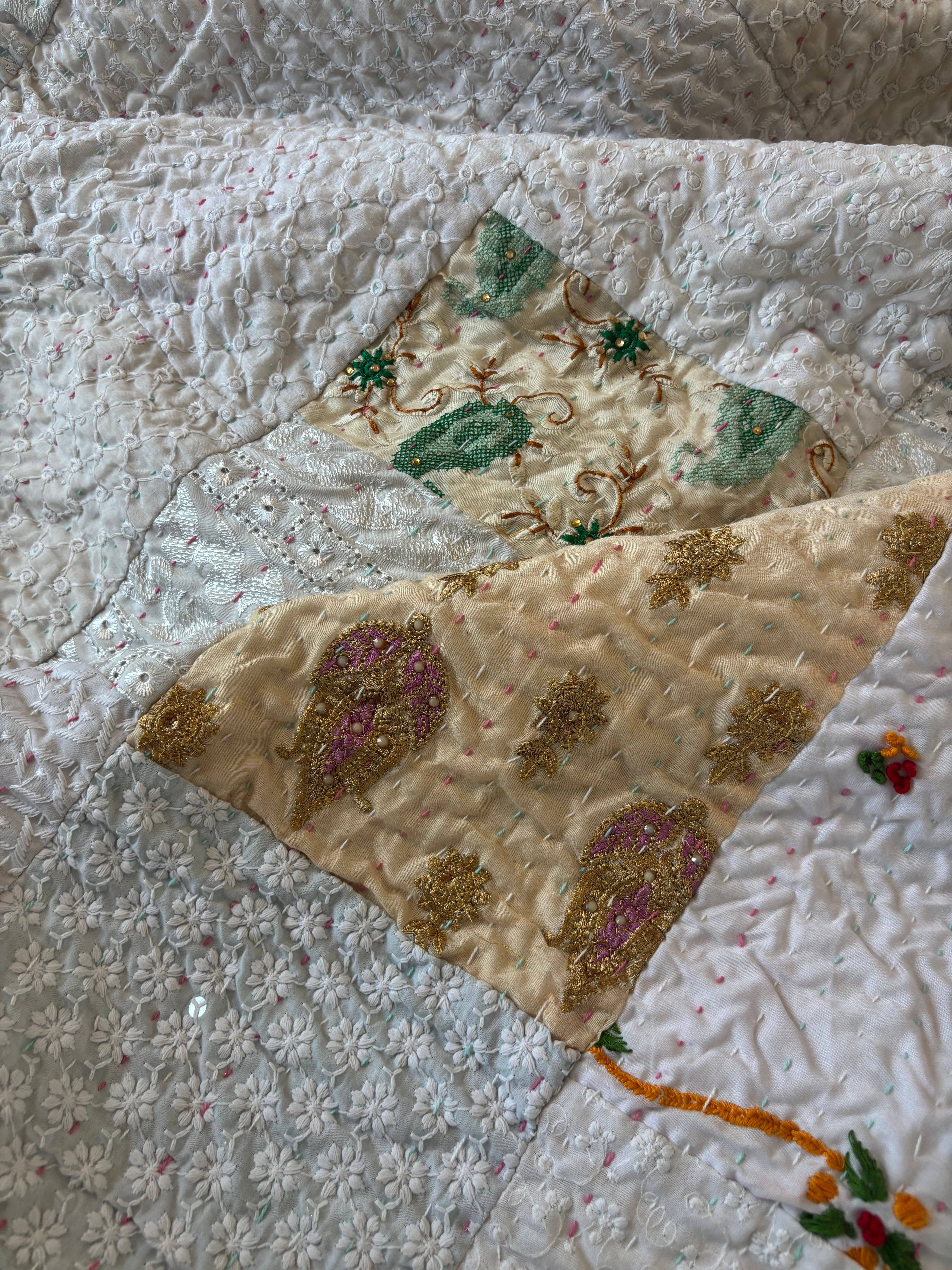 インド　カンバディアキルト　ダブルサイズ　キングサイズ　アイボリー L】アイボリー カンバディアキルト(ダブルサイズ) インド刺繍パッチ