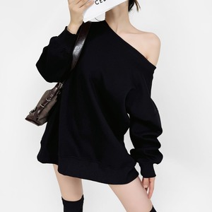 スウェット トップス プルオーバー ワンショルダーオーバースウェット ビッグワンショルプルオーバー ワンショルダーシャツ 肩出し ワンショルダー 長袖 ドロップショルダー オーバーサイズ ビッグシルエット 無地 レディース かわいい 大人可愛い おしゃれ ガーリー エレガント 主役級 存在感 キュート きれいめ 上品 お出かけ ショッピング 休日 デート イベント 旅行 体型カバー ゆったり スタイルUP デイリー 普段使い フェミニン カジュアル マニッシュ 鮮度アップ