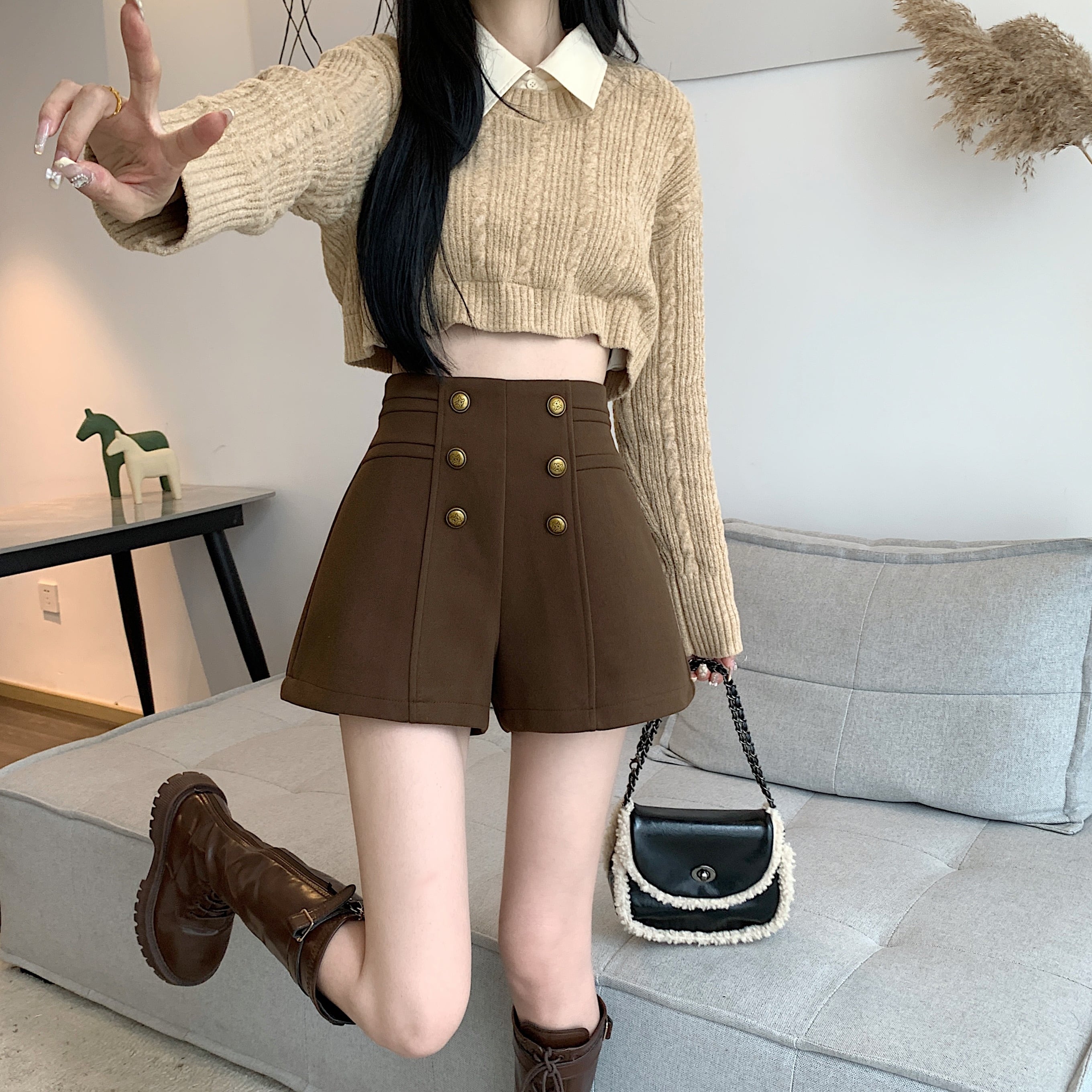 ハイウエスト ミニ ホットパンツ ボトムス パンツ ショートパンツ 飾りボタン ミニ ミニ丈 ショート ショート丈 Aライン 台形 ウエストマーク かわいい 大人可愛い きれいめ シンプル カジュアル 上品 おしゃれ 大人女子 こなれ感 ラフ ラブリー キュート クール モード系 ハイウエスト ミニ ホットパンツ ボトムス パンツ ショートパンツ 飾り