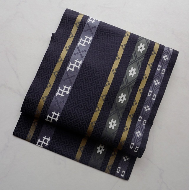 【なごや帯】藍鉄色　井桁と縞　なごや帯