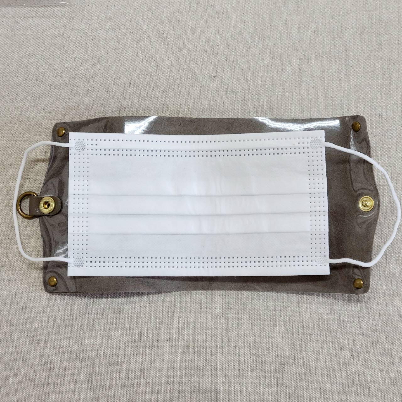 レザーマスクカバー小(グレー)【HASAMU】 不織布マスク用 ビニール仕様  LeCoeur