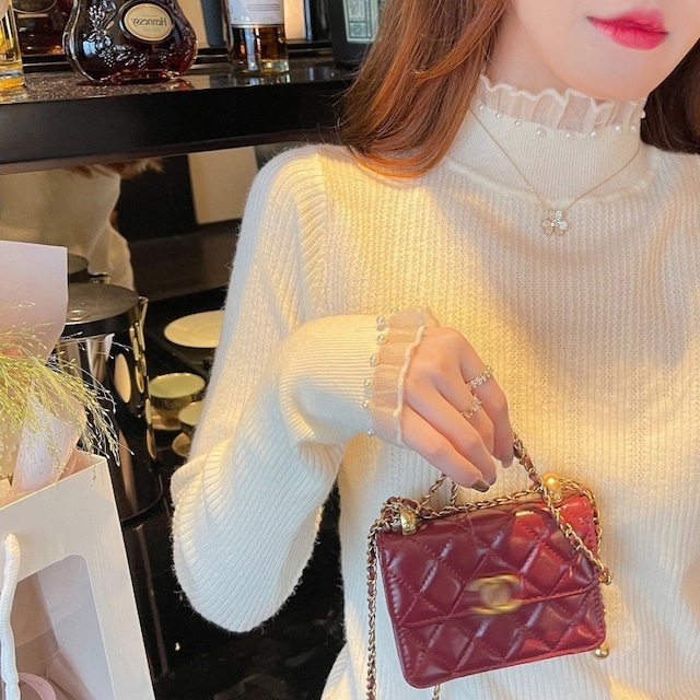 パール付き レース フリル リブニットセーター レディース トップス ニット セーター プルオーバー インナー ミディアム 長袖 襟付き スタンドカラー レース付き スリム フェミニン リブ リブニット パール かわいい 大人可愛い きれいめ シンプル カジュアル 上品 おしゃれ ガーリー エレガント 存在感 無地 春 秋 冬 ママ 通勤 学生 学校 通学 デート お出かけ 旅行 公園 女子会 休日 重ね着 普段使い 着回し S M L XL 2XL 大きいサイズ 白 ホワイト 黒 ブラック カーキ