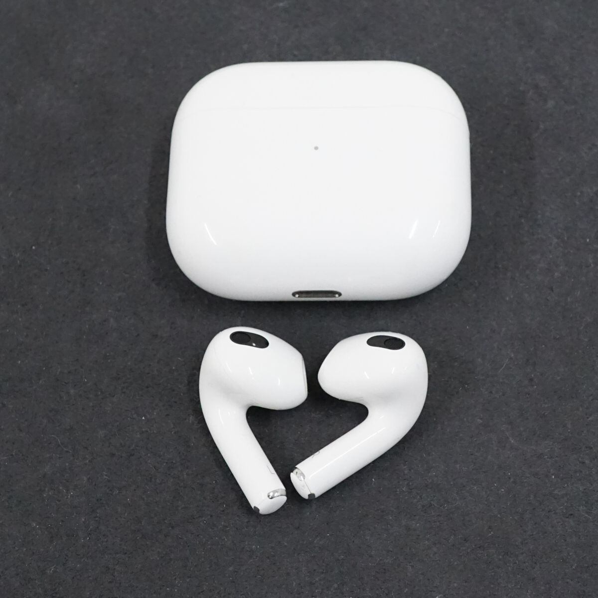 Apple AirPods 第三世代 MagSafe充電ケース付 USED品 ワイヤレス