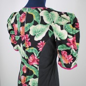 【美品 ハワイ製 フラダンス衣装】ブラック ワンピース ドレス レッド 黒 赤 鮮やか 華やか 花柄 リボン ハワイアンプリント