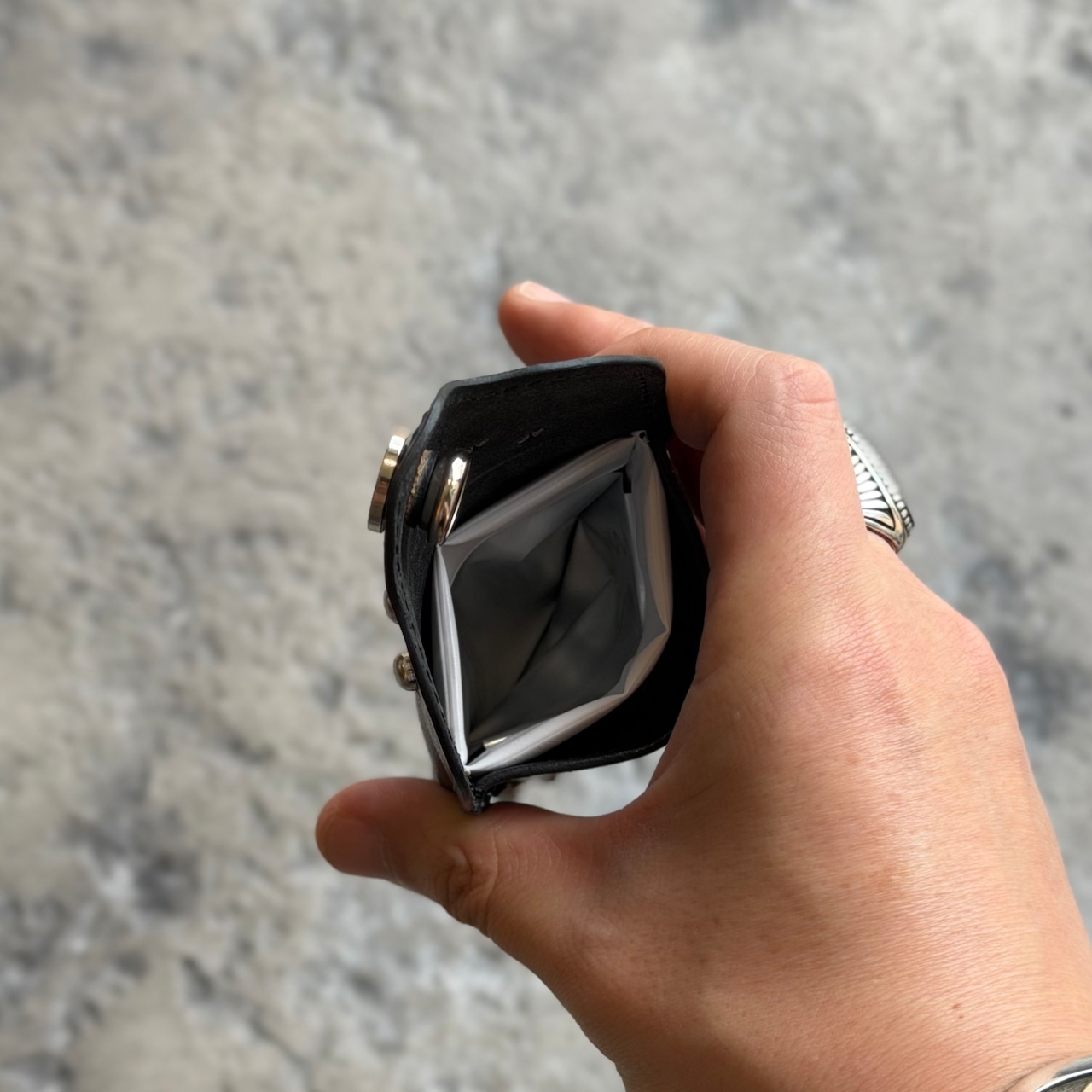 【限定商品】アッシュケース スタッズ ホースハイド(ブラック)