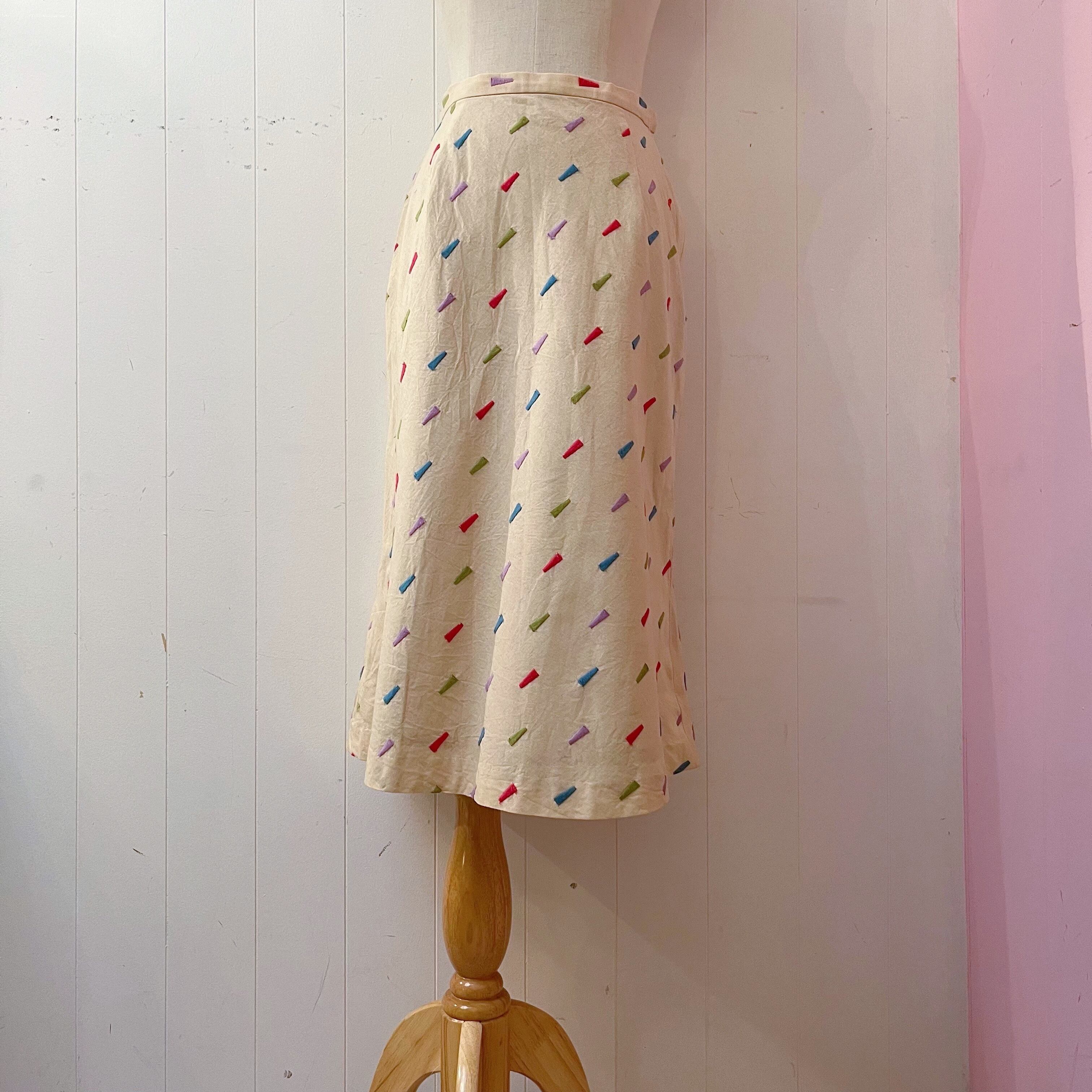 square embroidery semi tight skirt