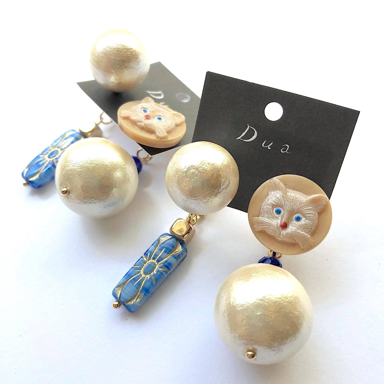 チェコ猫カボションとコットンパールの〈ピアス/イヤリング〉