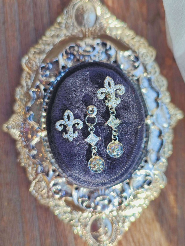 【FLEUR-DE-LIS & LA VIE EN ROSE DETACHABLE EARRING／（XX364） 】