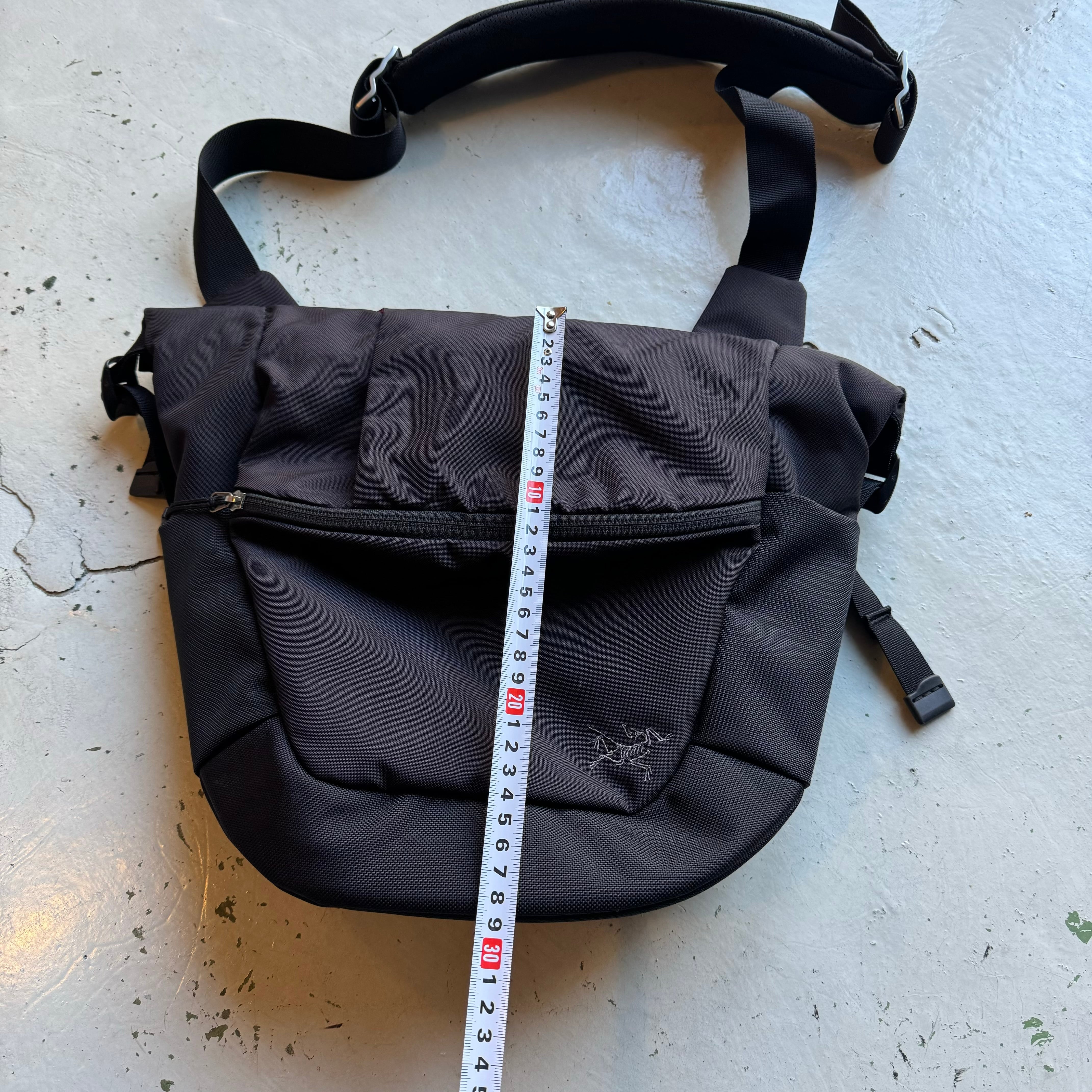 状態がいいですARC'TERYX MISTRAL 8 ショルダーバッグ　【美品】