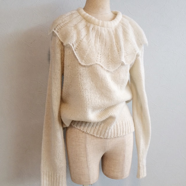 ruffled collar knit