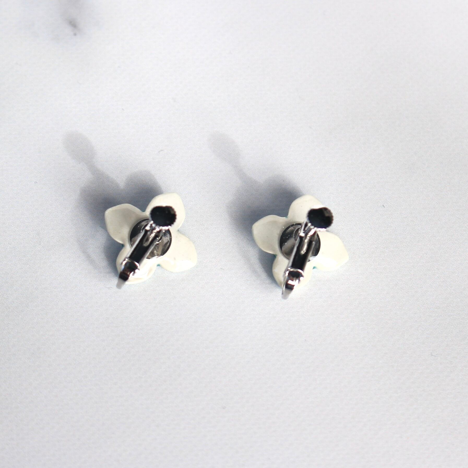 大ぶり紫陽花のイヤリング/ピアス --花浅葱色-- | 陶器のうつわと