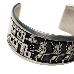 Hopi BENNETT KAGENVEMA overlay silver bangle “Kachina”