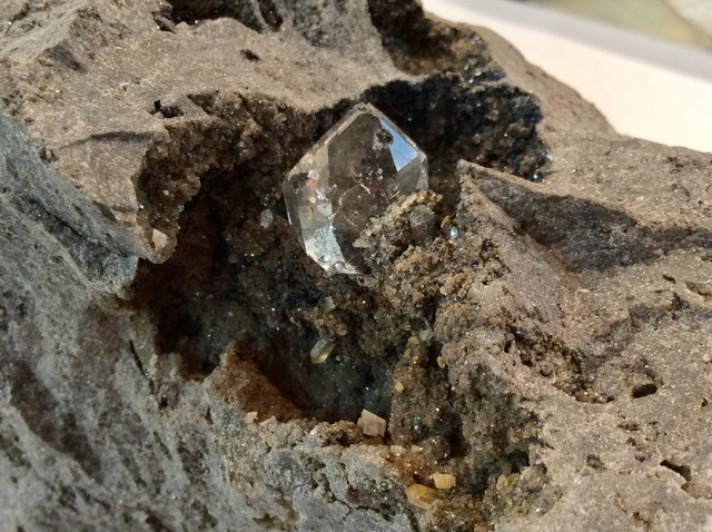 希少！ハーキマーダイヤモンド母岩つき原石　002