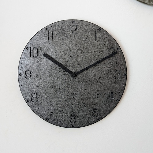 古塗装のモルタル掛け時計（Lead silver）