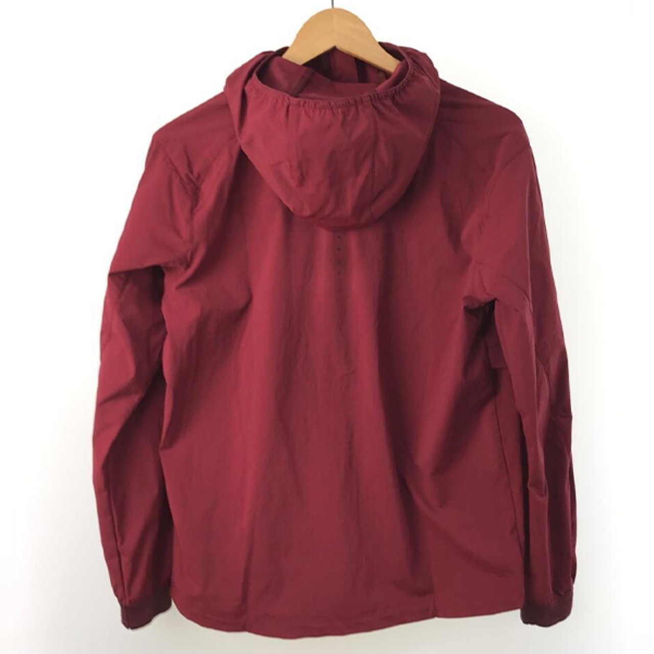 adidas(アディダス)ナイロンジャケット/レッド