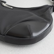 プラダ ショルダーバッグ ブラック ナイロン レザー ヴィンテージ