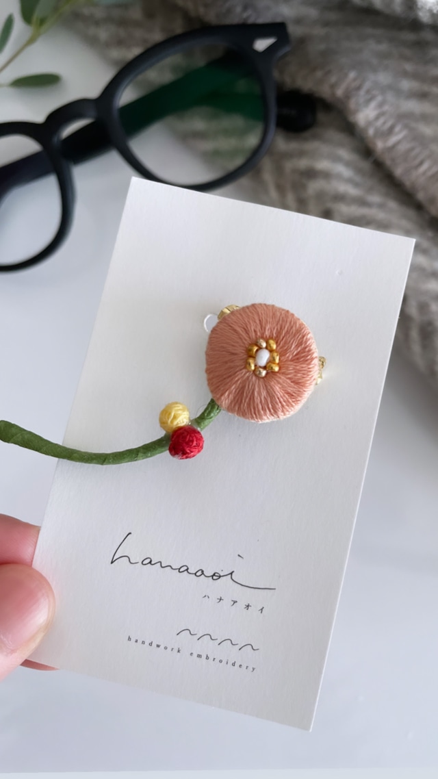 flower  ブローチ　刺繍　桃