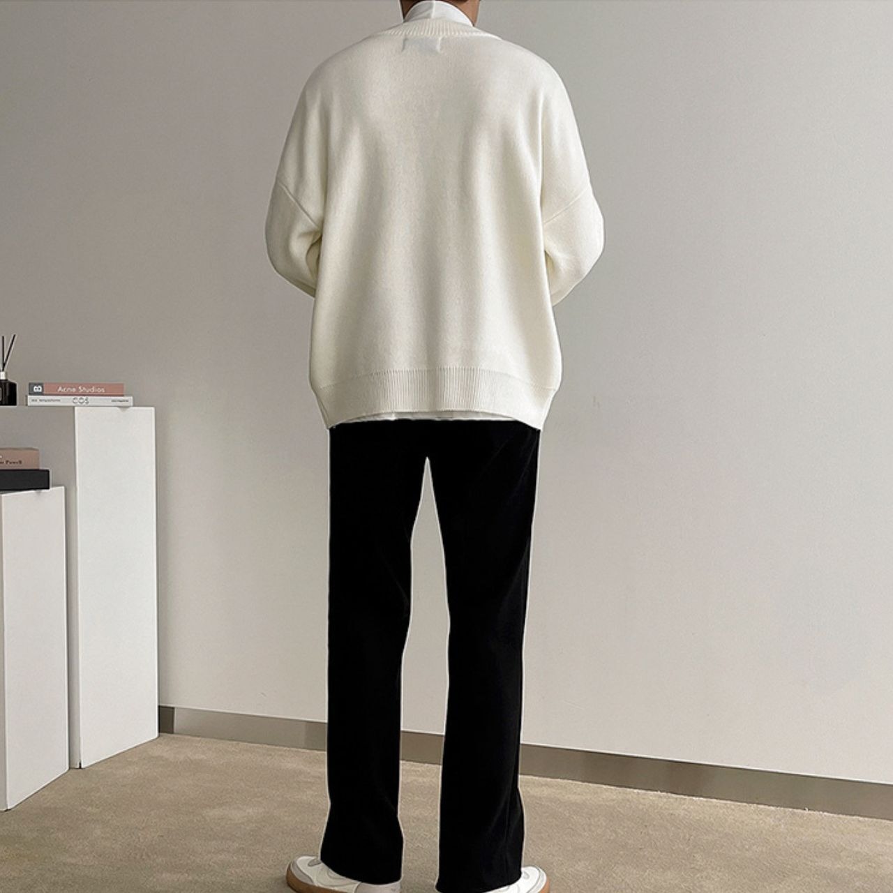 Vネックソリッドカラーニット　MT0080344