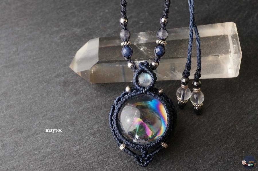 希望溢れる虹☆レインボー水晶(アイリスクォーツ)のマクラメネックレス ~海底~