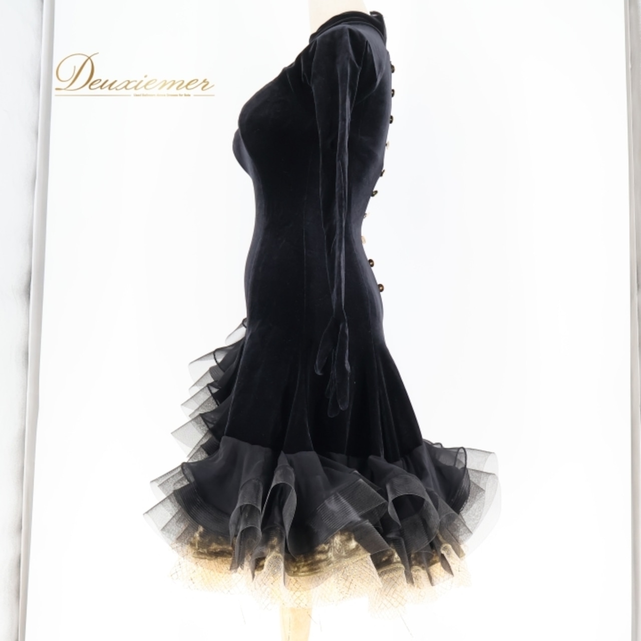 社交ダンス 衣装 ラテン ドレス ワンピース ヤナギダダンスウェア YANAGIDADANCEWEAR フリル ベロア アームカバー 手袋 おしゃれ 高級感 デモ 競技 ダンス パーティ 発表会 金 黒 ブラック系 ゴールド系 フリルデザイン 高級ドレス 可愛いドレス ダンスパフォーマンス ラテン衣装 衣装レンタル 競技用ドレス デモ用ドレス ショー用衣装