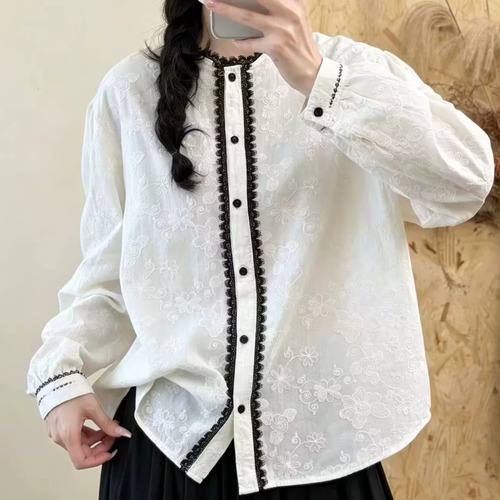 2色／センターレースフラワー刺繍ブラウス ・12496
