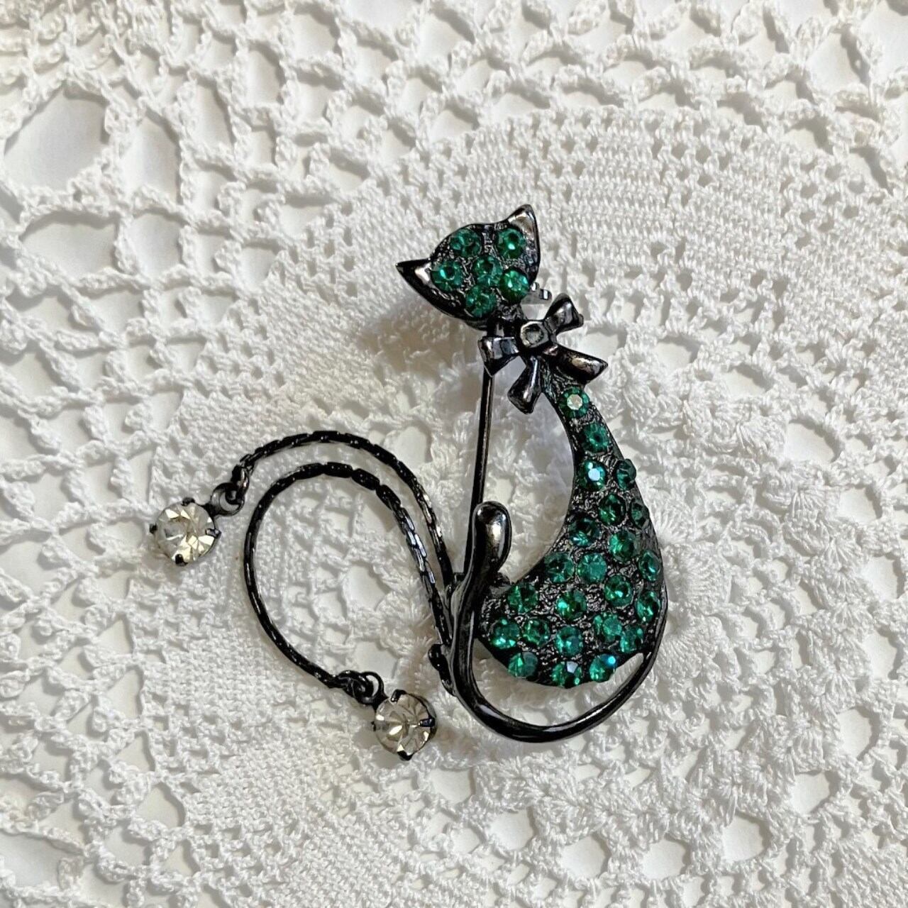 緑猫ブローチ ラインストーン 英国