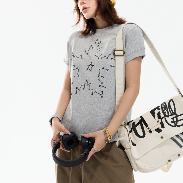 key × star print short-sleeve tee　キー×スタープリント半袖ティー　J2083