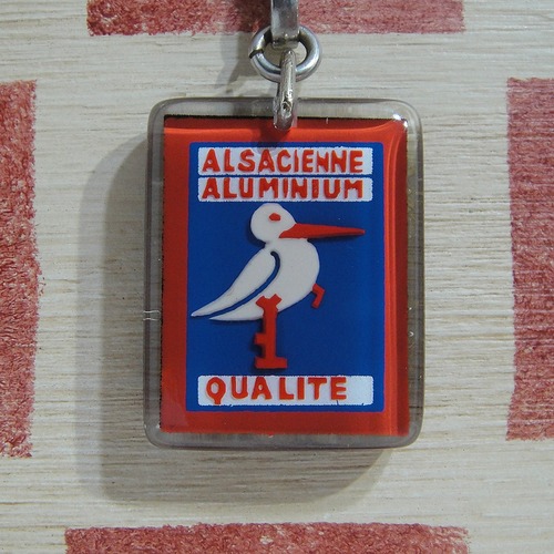 フランス ALSACIENNE ALUMINIUM［アルザシエンヌ アルミニウム］包装メーカー コウノトリ ブルボンキーホルダー
