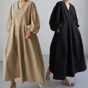 ワンピース ロング ロング丈 袖あり 長袖 ボリューム袖 ランタンスリーブ 袖コンシャス Vネック Aライン かわいい 大人可愛い シンプル カジュアル 大人 おしゃれ お洒落 かっこいい レトロ 大人女子 こなれ感 ラフ マニッシュ 個性的 クール 主役級 存在感 抜け感 フェミニン 大人カジュアル オフィスカジュアル オフィカジ 無地 春 夏 秋 10代 20代 30代 40代 レディース 女性用 ママ 学生 通学 デート お出かけ 女子会 休日 旅行 着回し 普段使い 重ね着 韓国 韓国系 コーデ