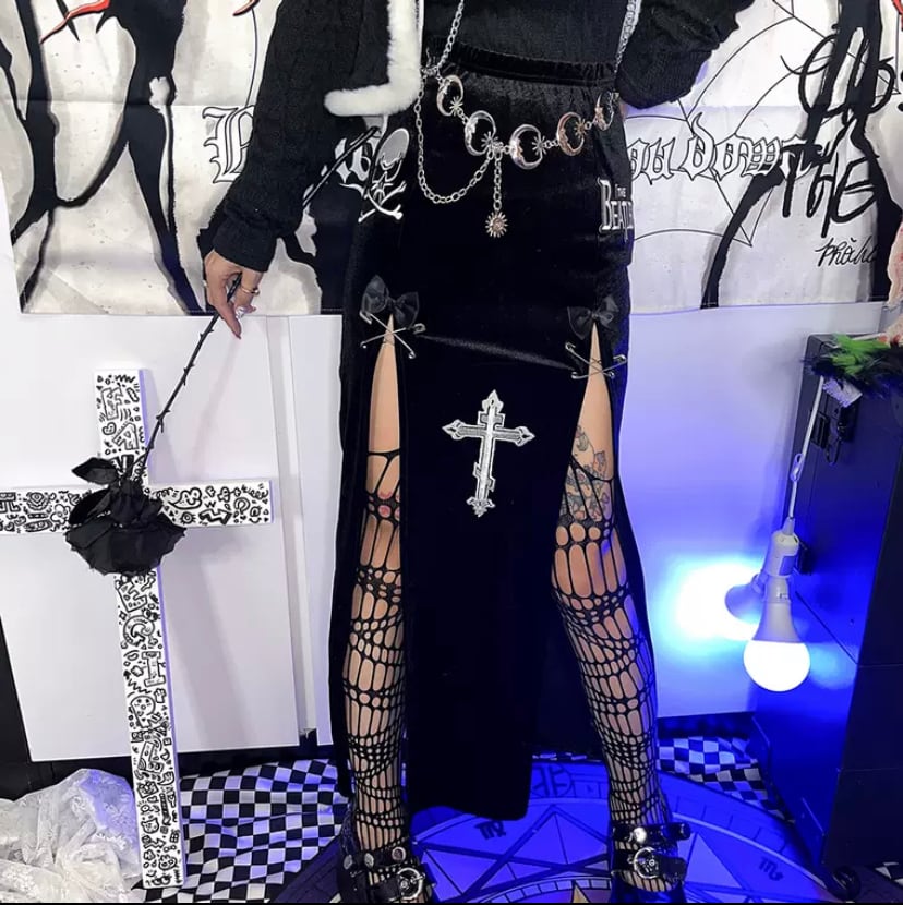 【予約】Y2K cross pin slit A-line skirt