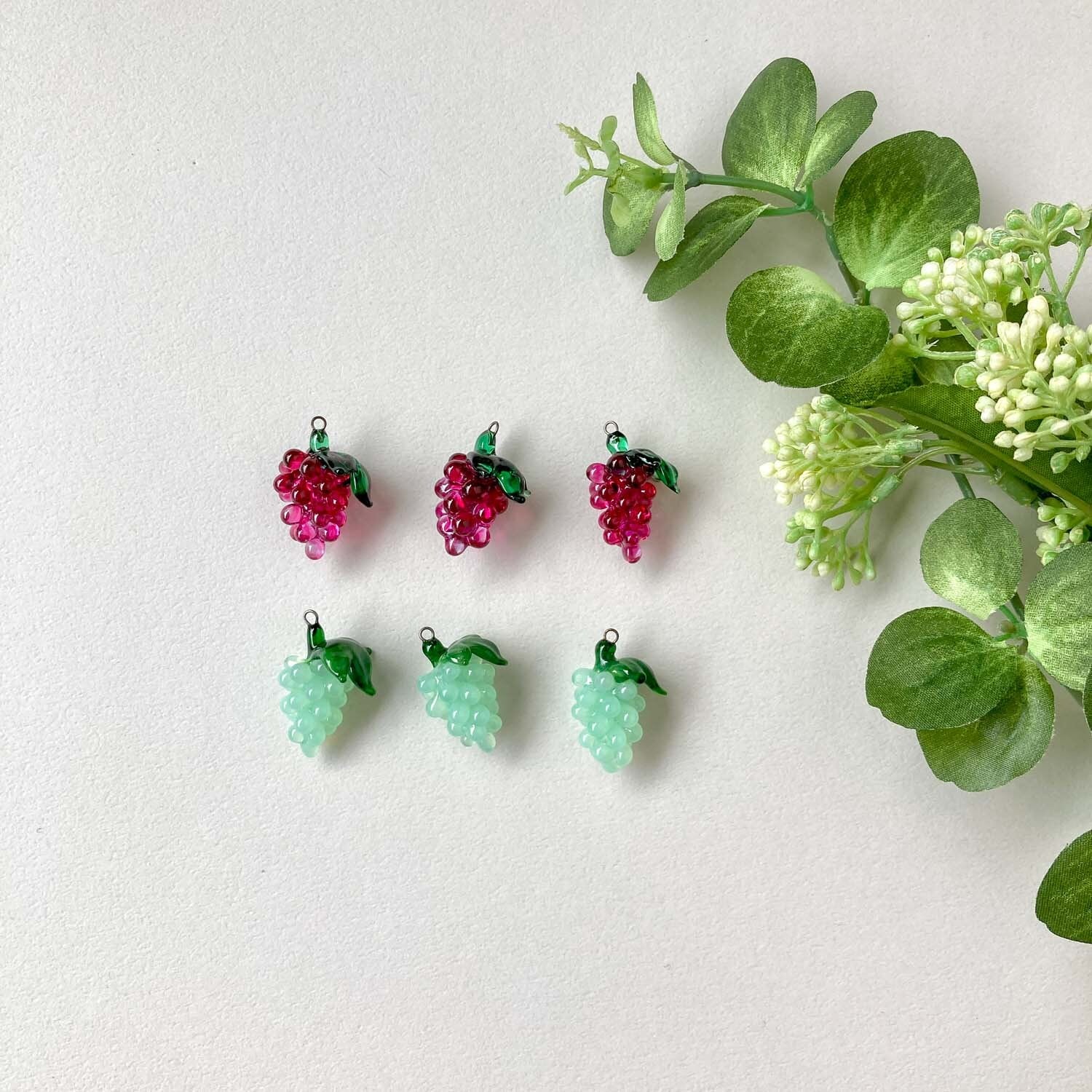 葡萄のチェコガラスチャーム | Dua-アクセサリーパーツショップ
