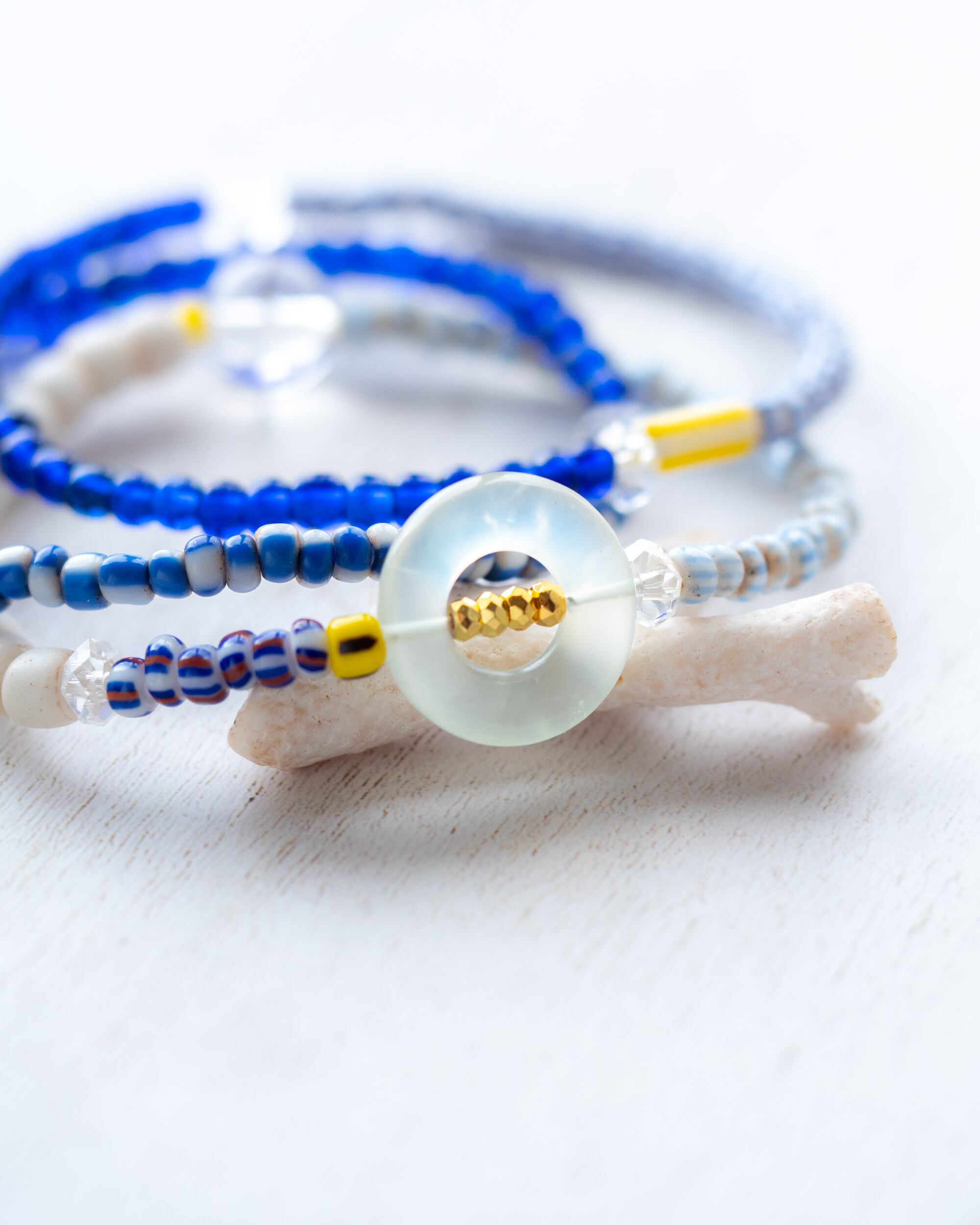 【そらうみ】アンティークアフリカンビーズと天然石の3連ブレス/B206-2