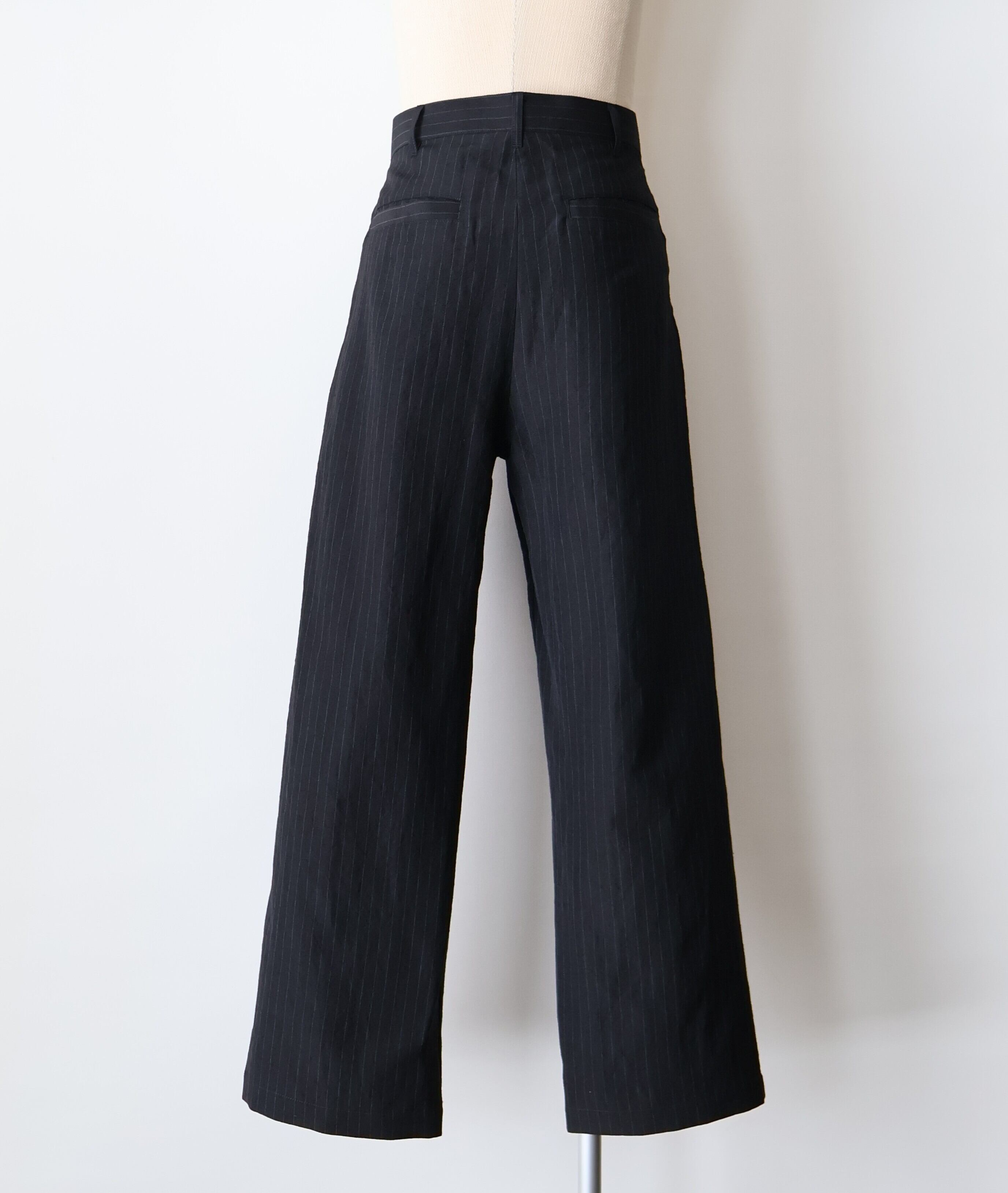 universal products. “ WOOL LINEN 2 TUCK TROUSERS ( Stripe )” | H
