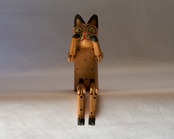 何とも言えない表情をした、猫の人形