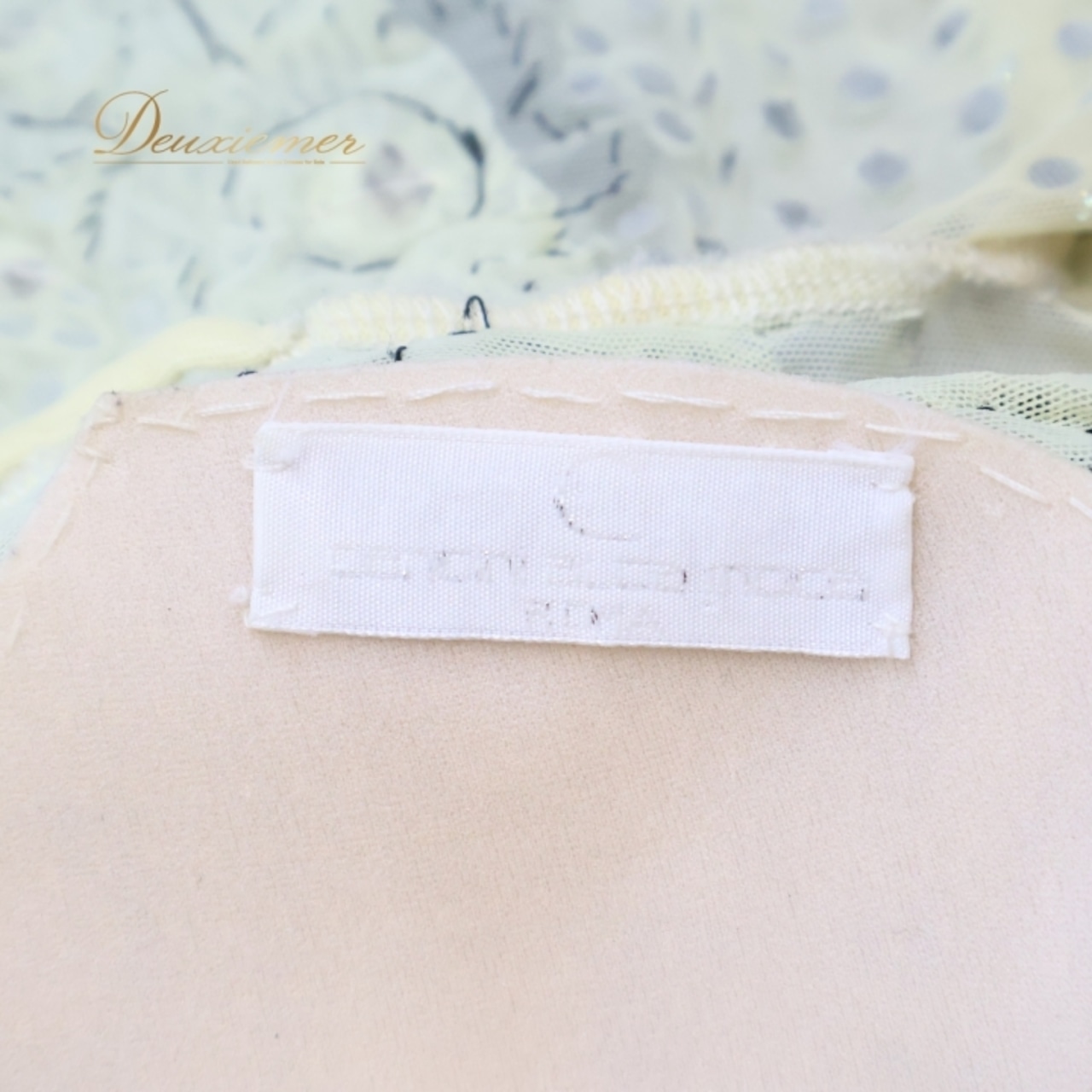 社交ダンス 衣装 スタンダードドレス ワンピース ドレス スタンダード フロート 黄色 黒 フリル レース 編み上げ かわいい デモ 競技 ダンス パーティ 発表会 ブラック系 イエロー系 優しい色合い 女性らしい おしゃれ 大人 上品 モダン エレガント ステージ衣装 競技用 発表会用 競技ダンス コスチューム