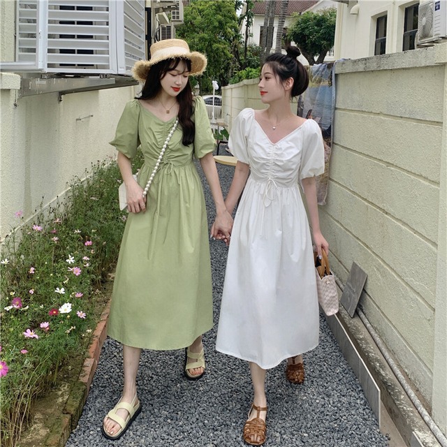 ワンピース ミディアム丈 ミモレ丈 ミディアムワンピース 送料無料 2色 Vネック シャーリング ギャザー トリム シャツワンピース レース 半袖 袖あり 襟なし パフスリーブ クルーネック Aライン かわいい 大人可愛い 大人 上品 おしゃれ お洒落 大人可愛い 大人女子 ラブリー キュート ガーリー 主役級 存在感 とろみ感 オフホワイト ベージュ 無地 春 夏 10代 20代 30代学生 デート お出かけ 女子会 休日 パーティー イベント リゾート トレンド 流行