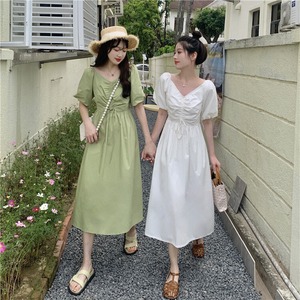 ワンピース ミディアム丈 ミモレ丈 ミディアムワンピース 送料無料 2色 Vネック シャーリング ギャザー トリム シャツワンピース レース 半袖 袖あり 襟なし パフスリーブ クルーネック Aライン かわいい 大人可愛い 大人 上品 おしゃれ お洒落 大人可愛い 大人女子 ラブリー キュート ガーリー 主役級 存在感 とろみ感 オフホワイト ベージュ 無地 春 夏 10代 20代 30代学生 デート お出かけ 女子会 休日 パーティー イベント リゾート トレンド 流行